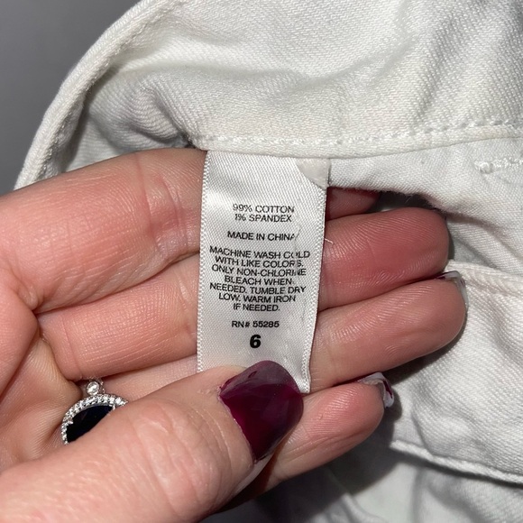 EXPRESS White Denim Shorts with Eyelet Design 6 - Picture 6 of 6